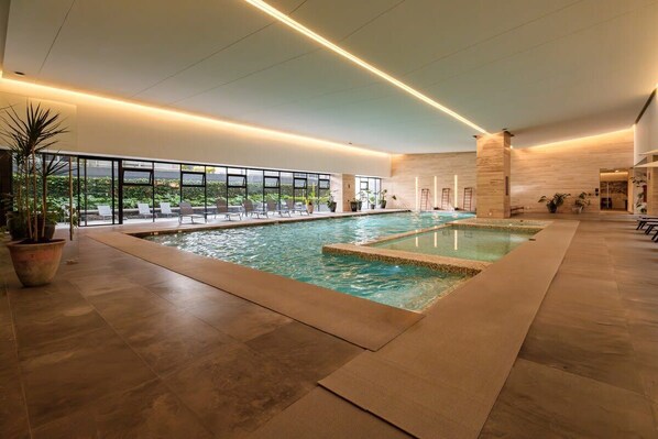Piscine intérieure