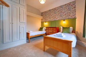 Cottage | 4 bedrooms, iron/ironing board