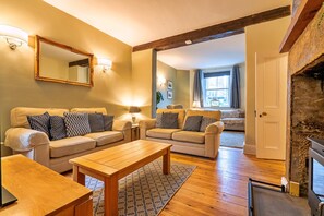 Living area - Holiday Home in Heart of Tideswell, No Deposit (Buxton)