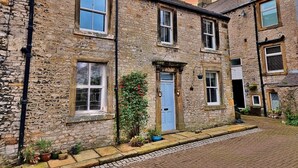 Unclassified image, 2 of 31, button - Holiday Home in Heart of Tideswell, No Deposit (Buxton)