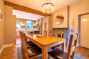 Cottage | Dining - Holiday Home in Heart of Tideswell, No Deposit (Buxton)