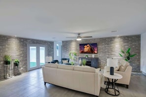 Smart TV, offices - Desert Horizon, Golf Simulator, Waterslide, Private Casita, Pool & Spa (Scottsdale)
