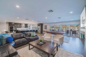 Smart TV, fireplace, ping pong, offices - Luxe Resort Retreat, Lazy River, Two Private Casitas, Hot Tub, Swim up Bar (Scottsdale)