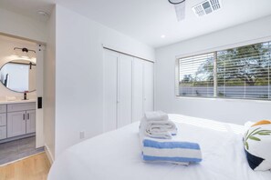 7 Schlafzimmer, Schreibtisch, Bügeleisen/Bügelbrett, WLAN