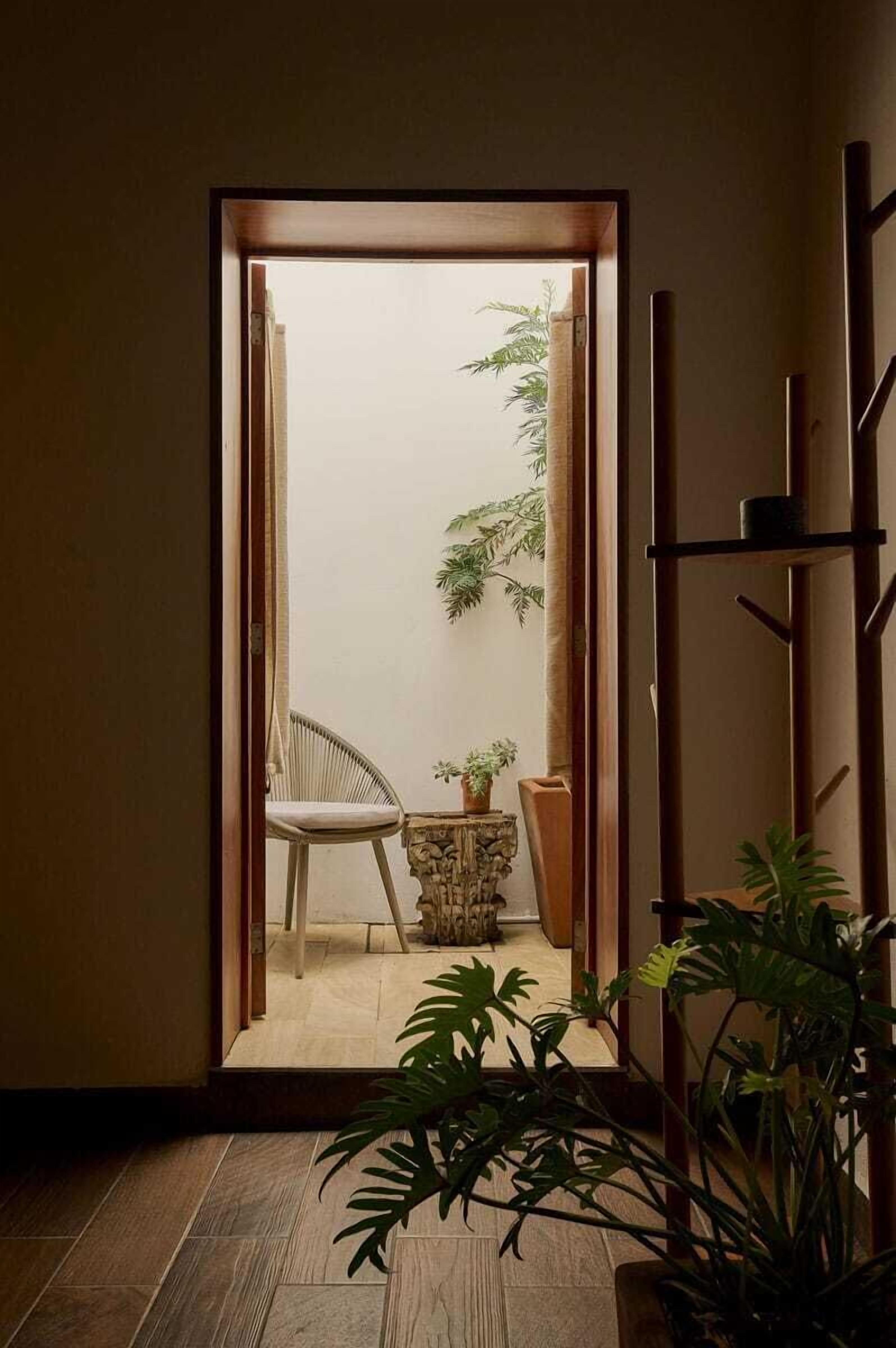 Caja de seguridad en la habitación y escritorio 