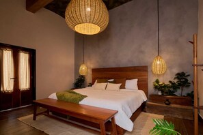 Habitación doble Deluxe, 1 cama King size, para no fumadores, baño privado | Caja de seguridad en la habitación y escritorio 