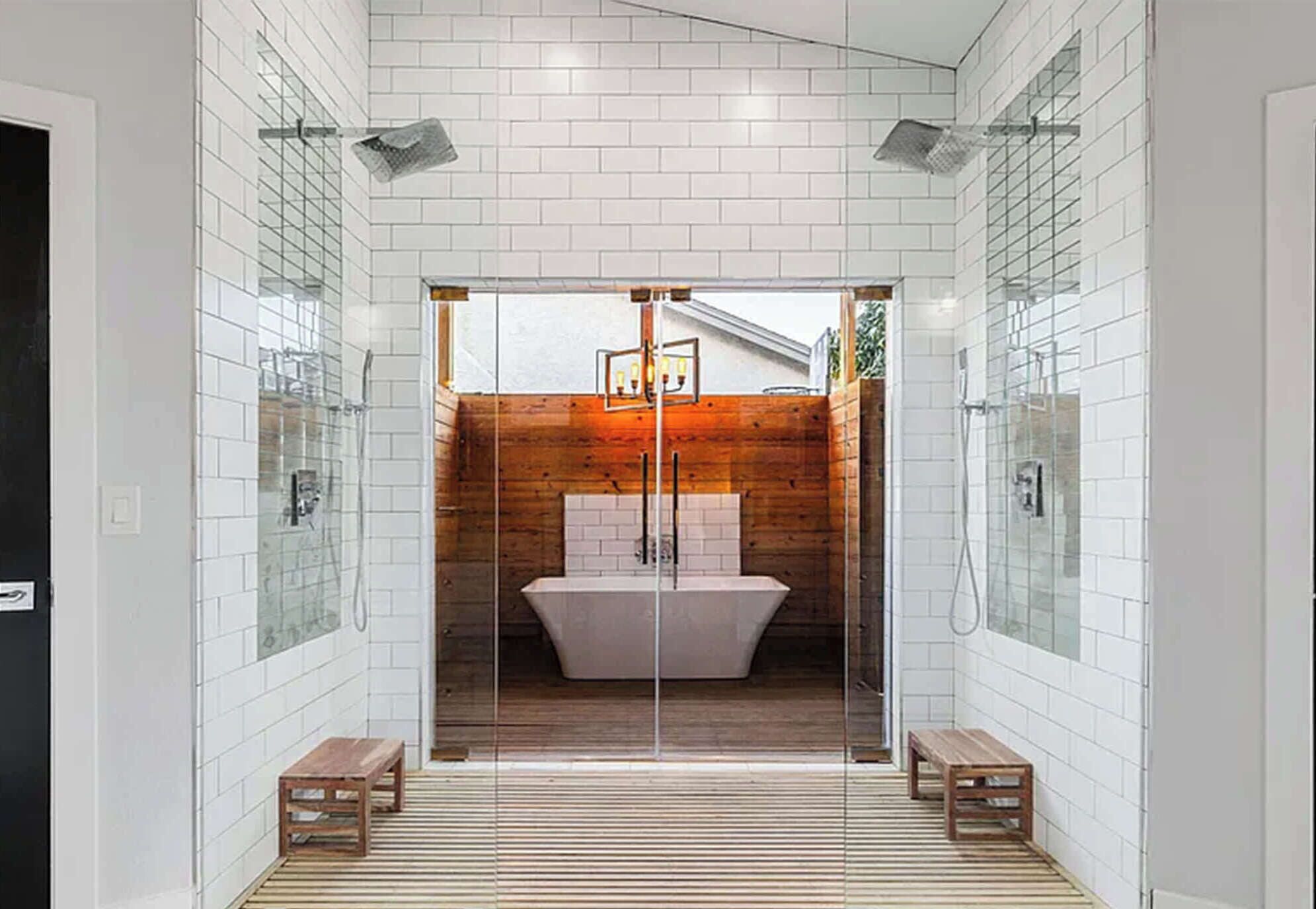 Douche, séchoir à cheveux, serviettes fournies, shampooing