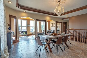 Interior - Downtown 2 Story Loft w/6bdrms-walk to everything! (Norwalk)