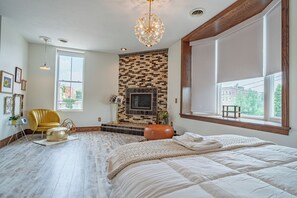 6 bedrooms, iron/ironing board, WiFi, bed sheets