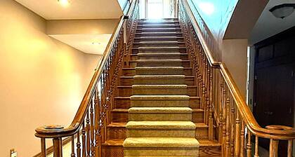 Downtown 2 Story Loft w/6bdrms-walk to everything!