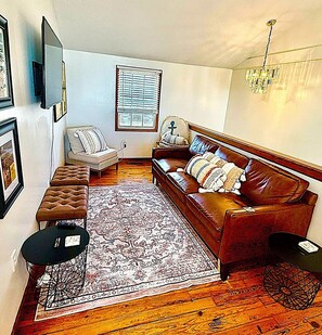 Living area - Waterfront Beach Home-3Bdrms/2Bth-close to everything! (Huron)