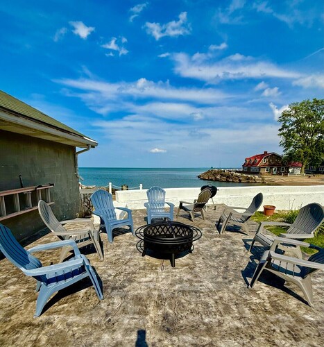 Waterfront Beach Home-3Bdrms/2Bth-close to everything!