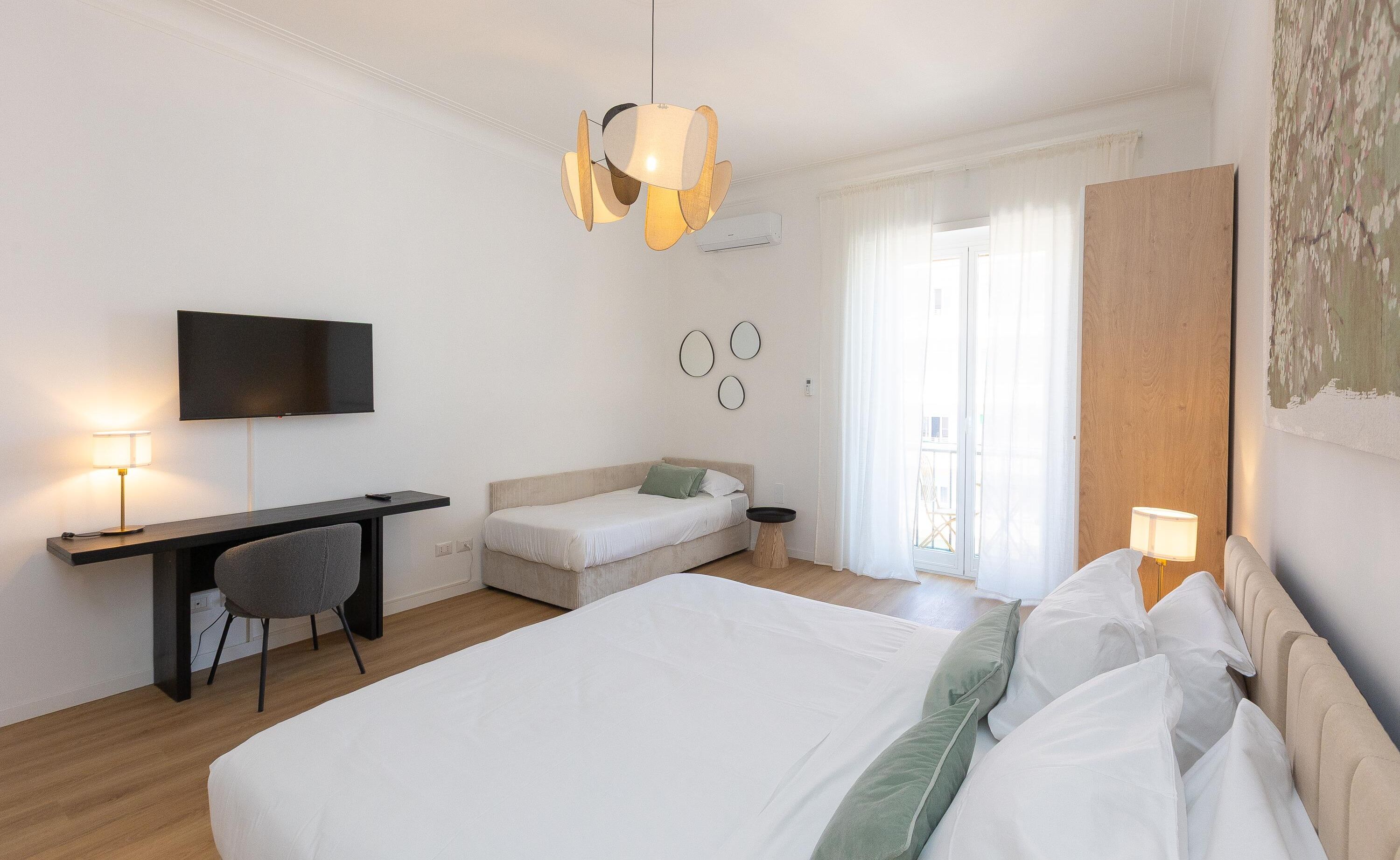 3 bedrooms, iron/ironing board, internet, bed sheets