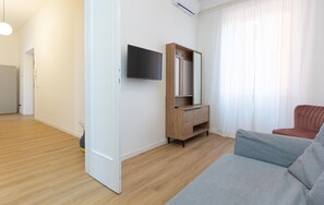 TV - Apartment in Via di Santa Costanza, a short distance from Corso Trieste (Rome)