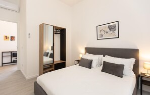 2 bedrooms, iron/ironing board, internet, bed sheets