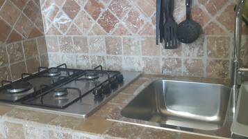 Fridge, stovetop, coffee/tea maker, cookware/dishes/utensils