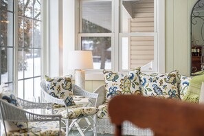 Smart TV, fireplace, books