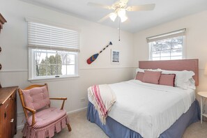 4 bedrooms, desk, iron/ironing board, free WiFi