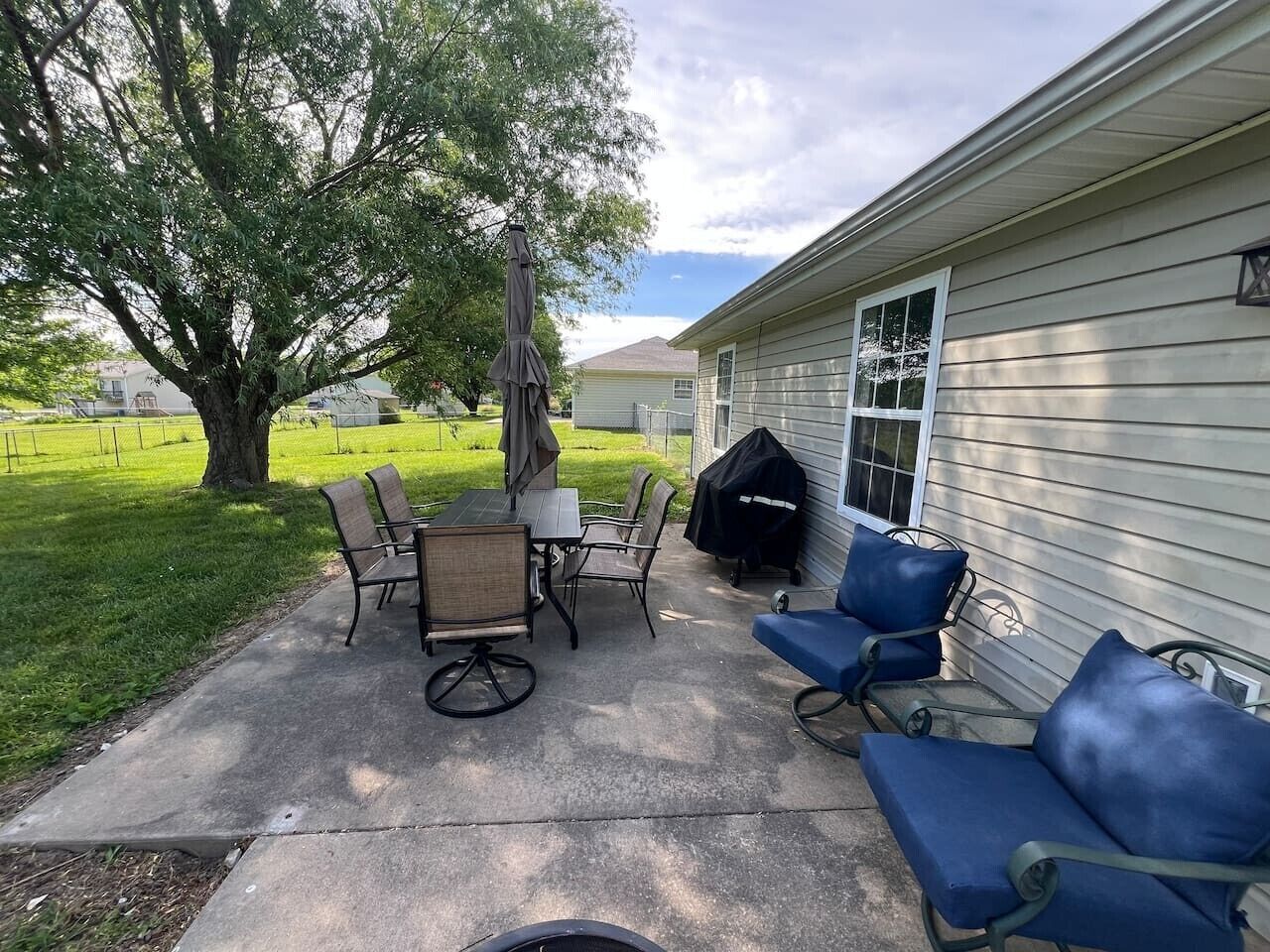 Outdoor dining
