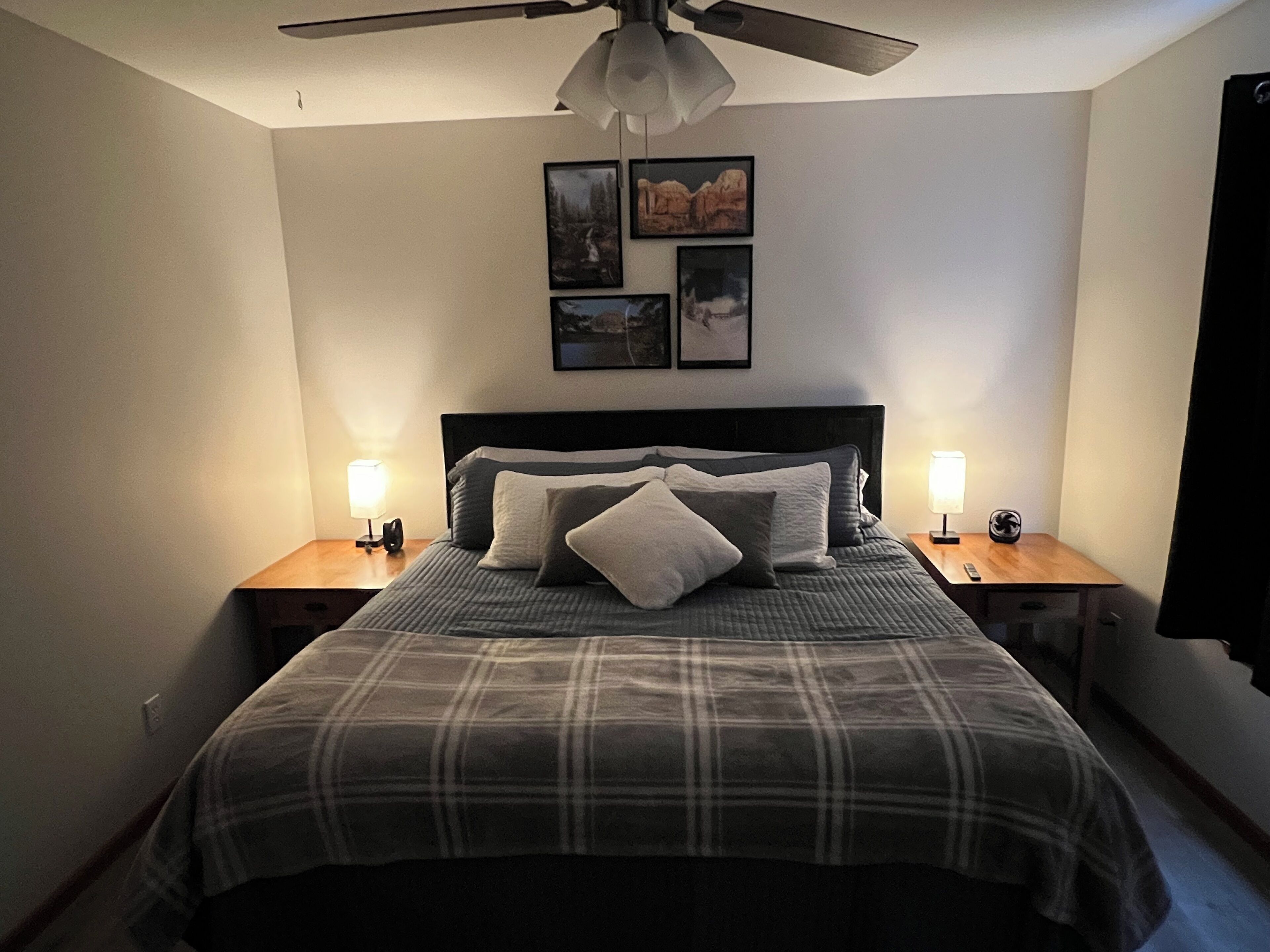 3 makuuhuonetta, tallelokero huoneessa, työpöytä, silitysrauta/-lauta