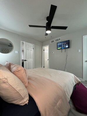 1 bedroom, iron/ironing board, WiFi, bed sheets