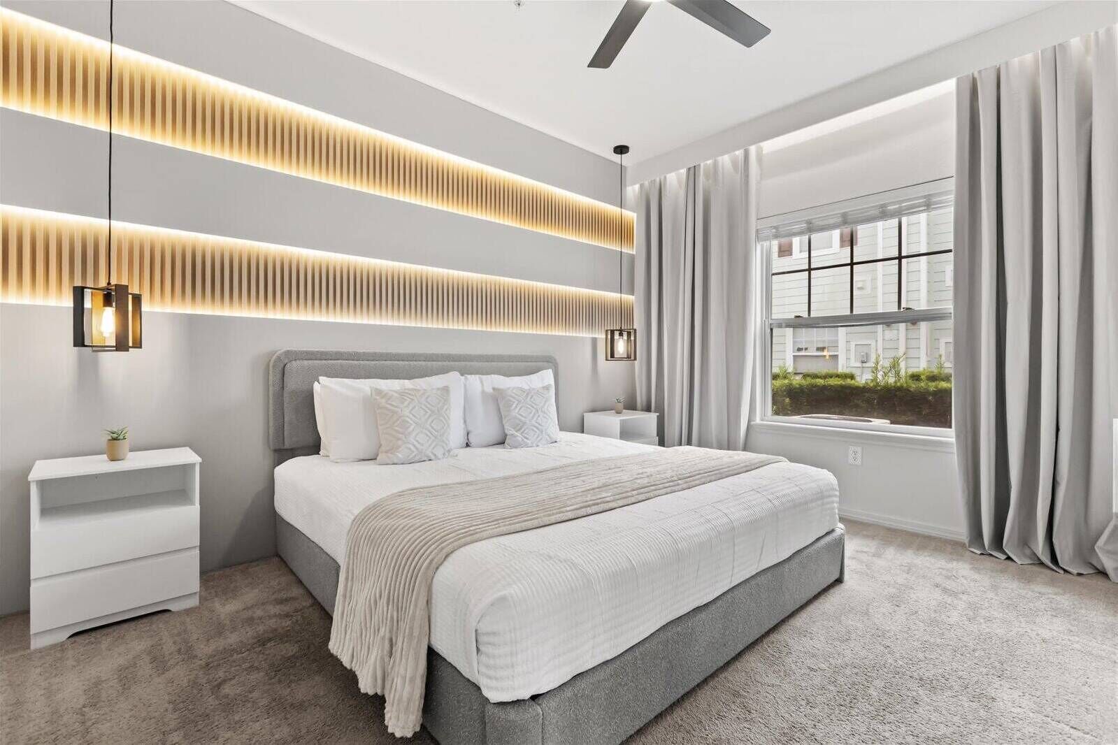 4 bedrooms, iron/ironing board, WiFi, bed sheets