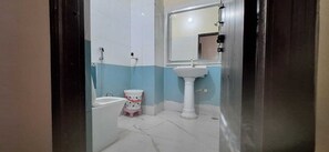 Double Room, Garden View | Bathroom