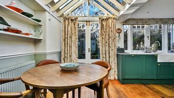 House | Dining