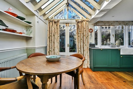 House | Dining. House in Lewes Near South Downs National Park