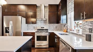 Fridge, microwave, oven, stovetop