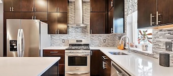 Cozy 2-bedroom apartment in welcoming Baltimore with WiFi, AC