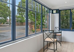 Classic House, 3 Bedrooms | Living area | 48-inch Smart TV with cable channels