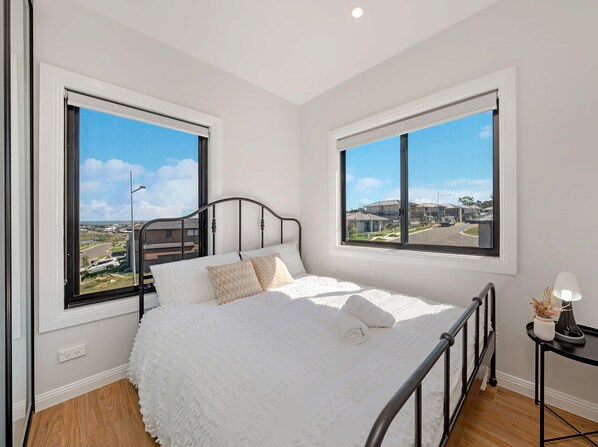 House, Multiple Beds | Free WiFi - Kozyguru | Cobbitty | Brand New Stylish 4Br House (Cobbitty)