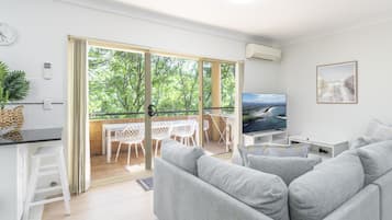 Classic Apartment, Multiple Beds | Living area