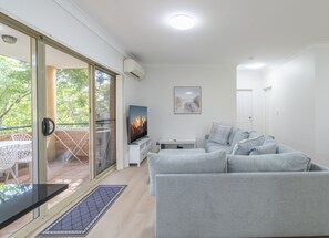 Classic Apartment, Multiple Beds | Living area