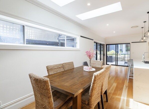 Comfort Apartment, Multiple Beds | Living area | Fireplace - Kozyguru | Rose Bay | Charming House Near Beach (Rose Bay)