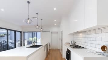 Comfort Apartment, Multiple Beds | Private kitchen