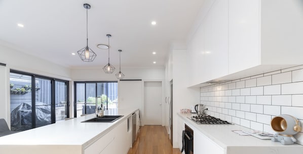 Comfort Apartment, Multiple Beds | Private kitchen