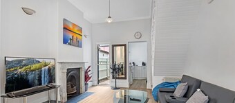 Kozyguru | Surry Hills | Classic Terraced House
