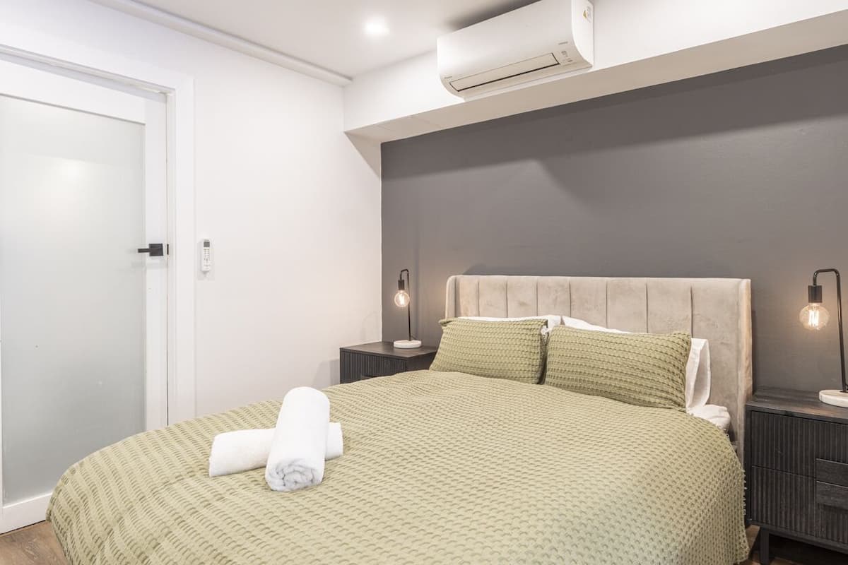 Studio, 1 Queen Bed | 2 bedrooms, free WiFi
