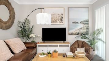 Comfort House, Multiple Beds | Living area