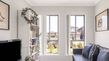 Nhà tiện nghi đơn giản, nhiều giường | Khu phòng khách