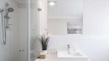 Comfort House, Multiple Beds | Bathroom