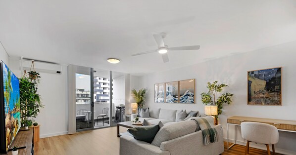 Comfort House, 2 Double Beds | Living area - Kozyguru | Rockdale | Cozy Apt Near Train Station (Rockdale)