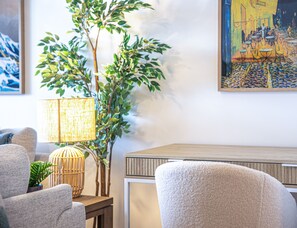 Comfort House, 2 Double Beds | Living area - Kozyguru | Rockdale | Cozy Apt Near Train Station (Rockdale)