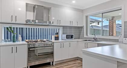 Kozyguru | Austral | 5 Bed Comfy House