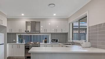 Apartment, 2 Single Beds | Private kitchen