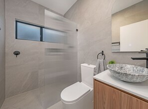 Apartment, 1 Queen Bed | Bathroom
