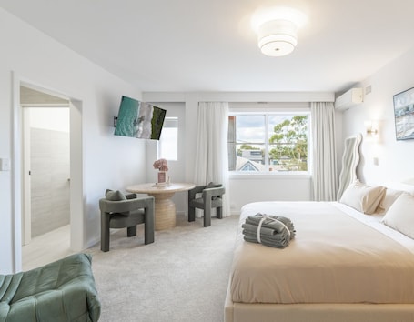 Studio, 1 King Bed | Free WiFi. Kozyguru | Forestville