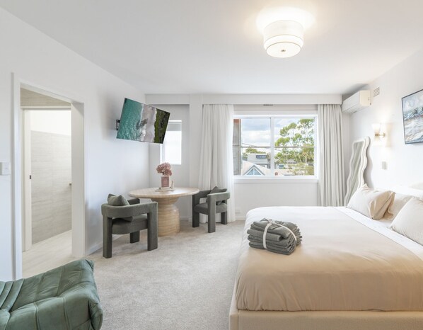 Studio, 1 King Bed | Free WiFi - Kozyguru | Forestville (Forestville)